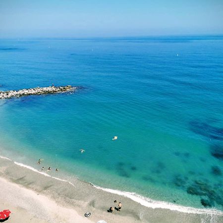 La Perla Cruise Apartment On Private Beach, Modern With Aircon & Wifi Benalmadena Bagian luar foto
