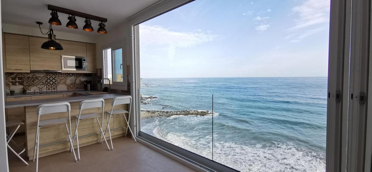 La Perla Cruise Apartment On Private Beach, Modern With Aircon & Wifi Benalmadena Bagian luar foto