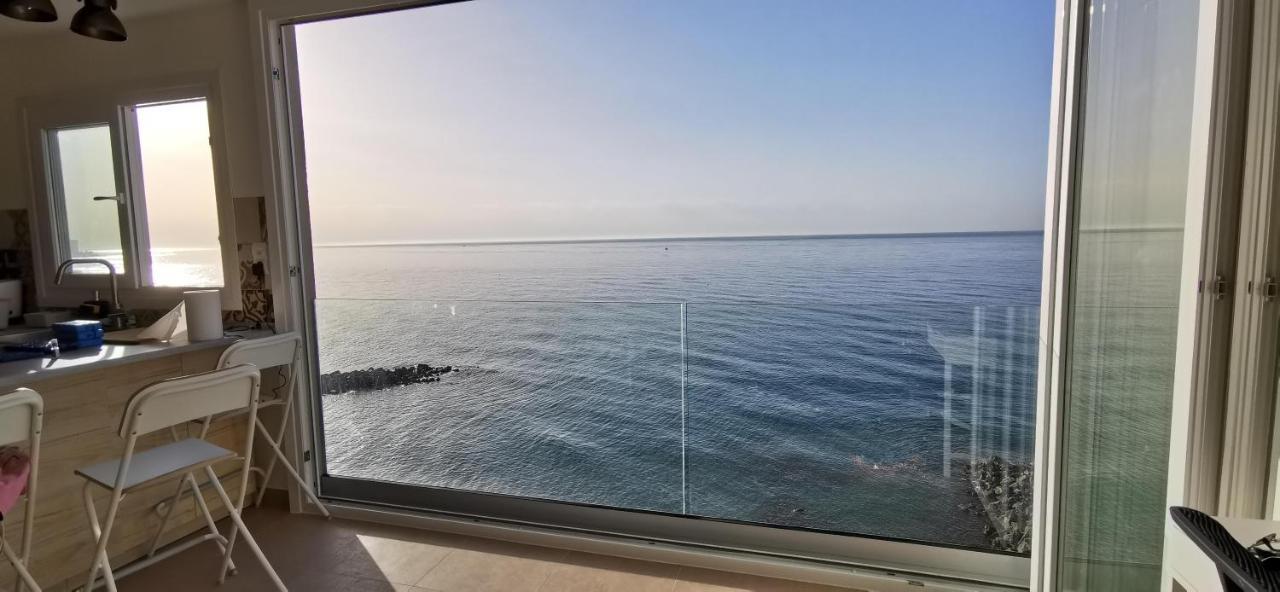 La Perla Cruise Apartment On Private Beach, Modern With Aircon & Wifi Benalmadena Bagian luar foto
